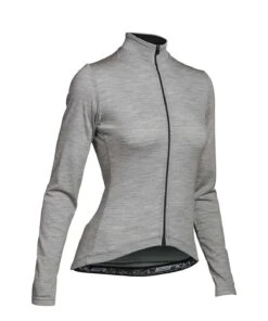 W. MIDWEIGHT MERINO LS JERSEY 18 W. MIDWEIGHT MERINO LS JERSEY -Voler 2022 W Wool LS Solid Light Grey F