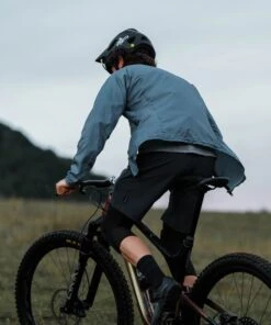 M. FLYBY JACKET 17 M. FLYBY JACKET -Voler 2024.02.29 DevinMadonnaFlyby 1 2