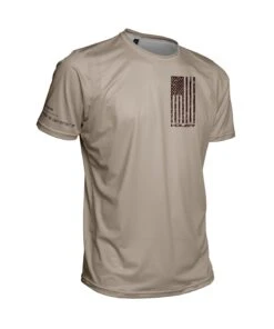 M. ENDURANCE AIR TEE - NEVER QUIT -Voler 2025 0022 CBSMens Distressed Flag Endurance Air Tee Front